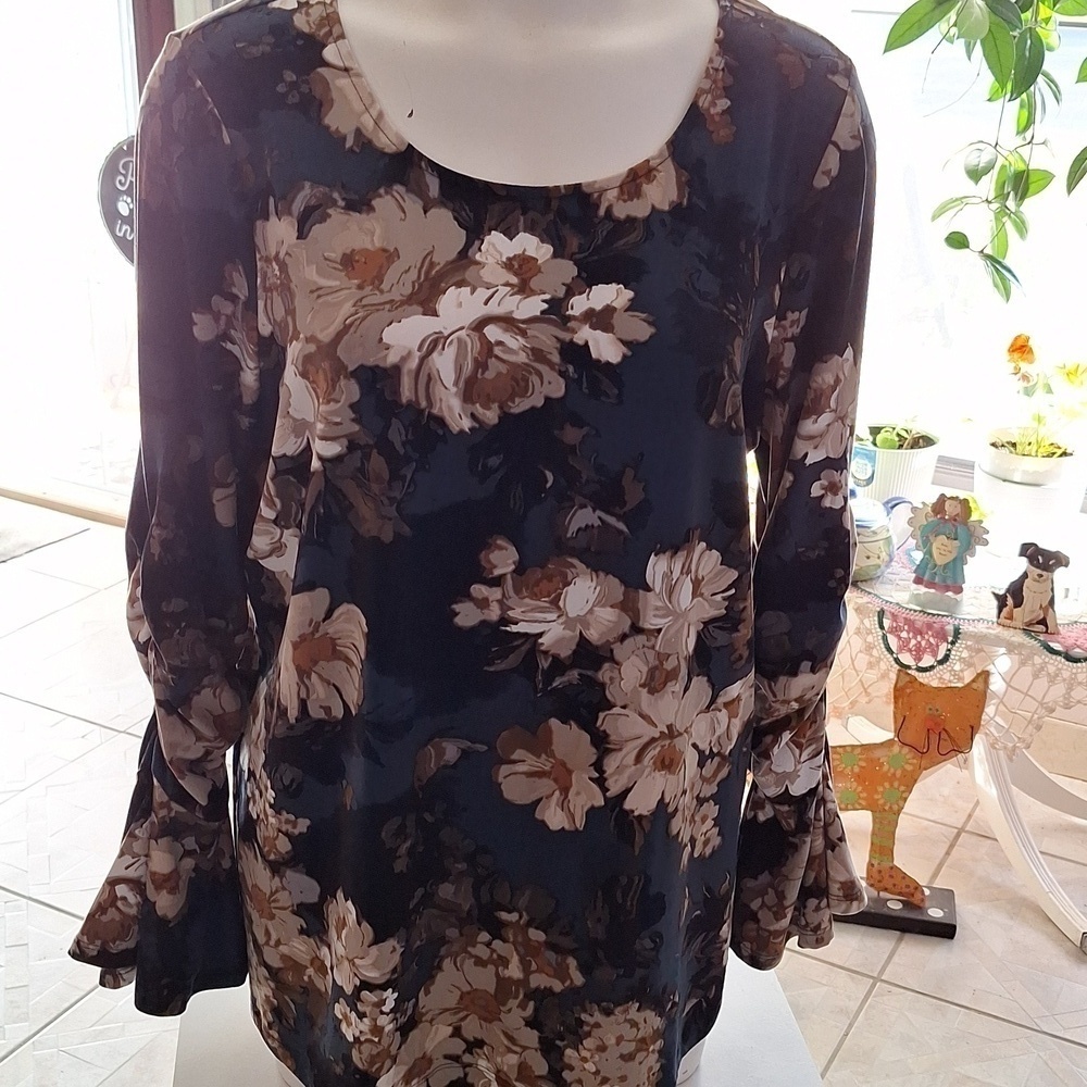 Womens Susan Graver stretch long fancy sleeve regular size top XL